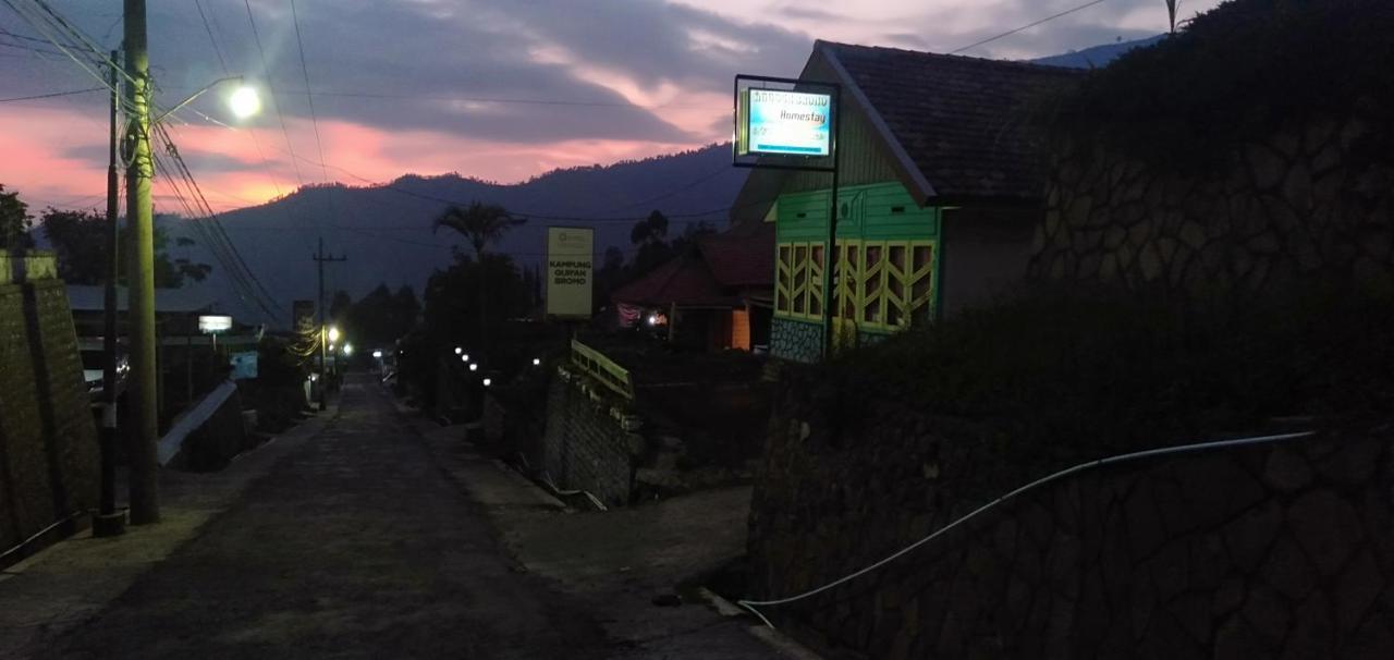 Homestay Anggun Bromo Exterior foto